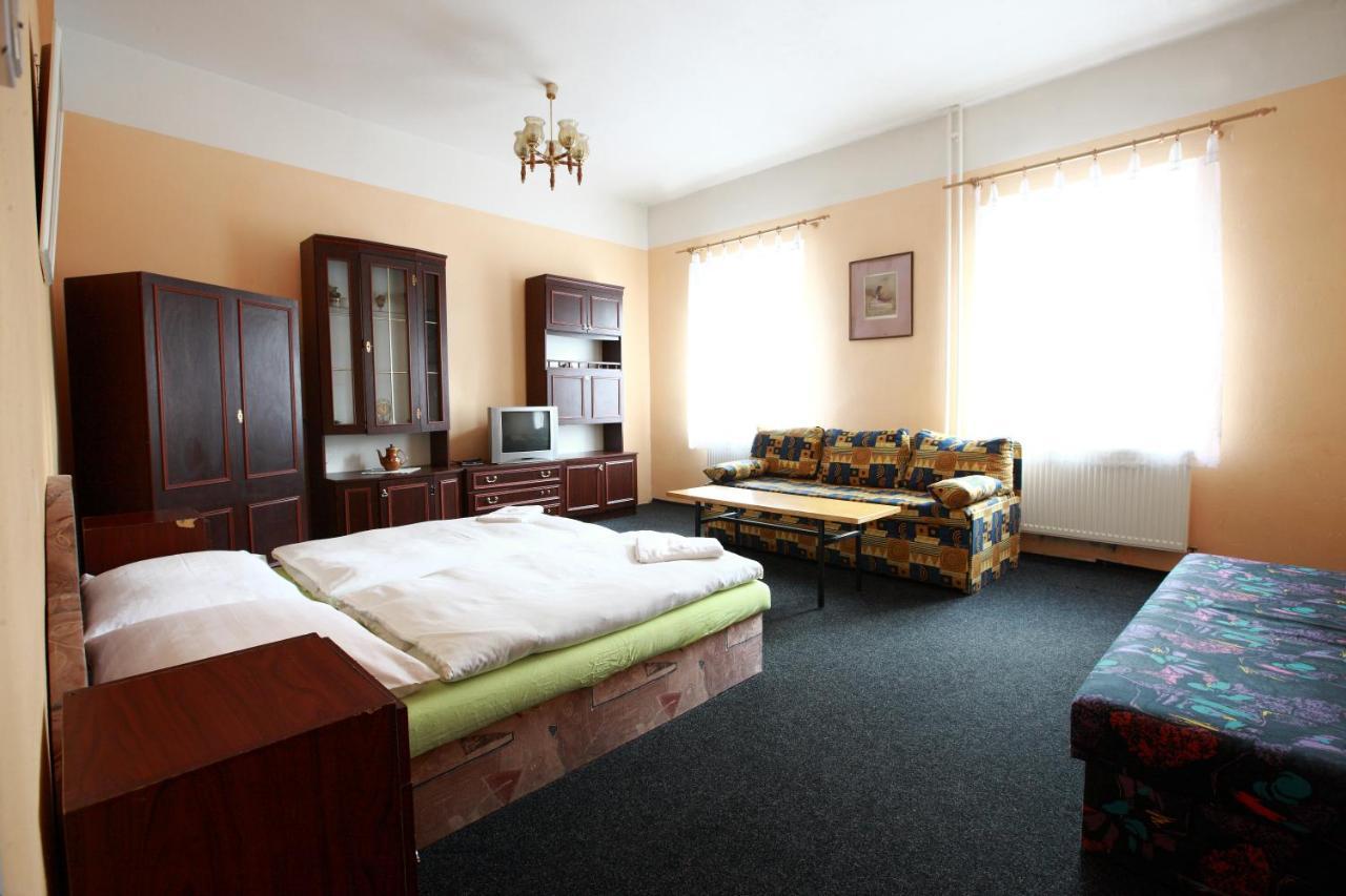 Hotel Slavie Klášterec nad Ohří Exterior foto