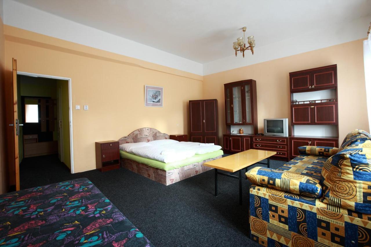 Hotel Slavie Klášterec nad Ohří Exterior foto